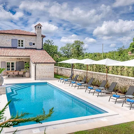 Zoe Holiday home