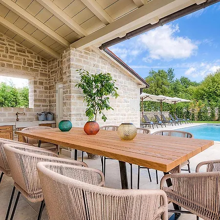 Zoe Holiday home