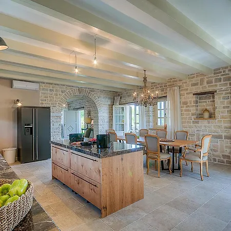 Holiday home Zoe *